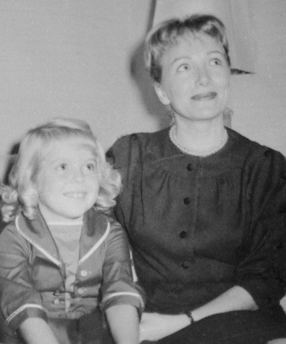 Susan Gordon with her mother Flora Gordon / Flora Lang